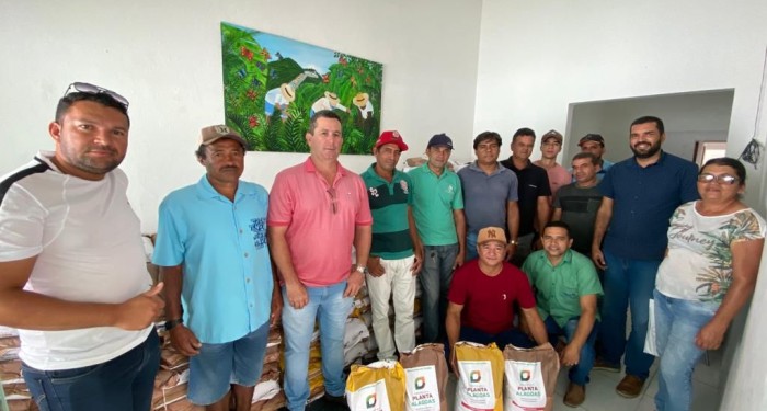 Prefeitura realiza distribuição de sementes para agricultores