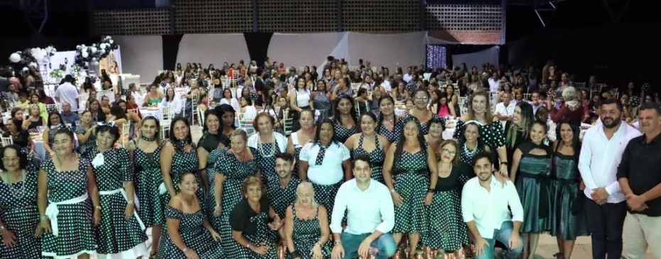 Assistência Social celebra dia das mães com grande baile