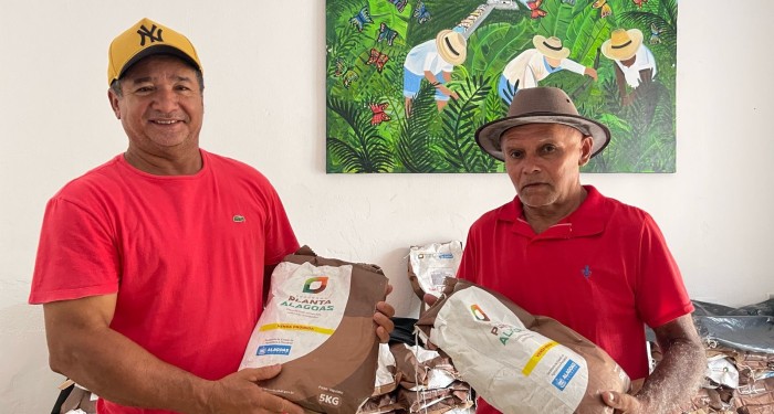 Prefeitura entrega mais de 4,5 toneladas de sementes para agricultores