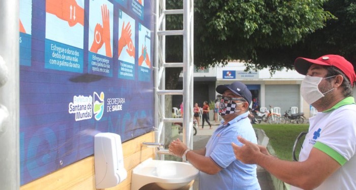 Covid-19: Prefeitura instala lavatório na Praça Santa Ana - centro da cidade 