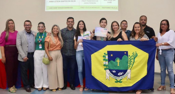 Alunos da rede municipal recebem premiação da Olimpíada Brasileira de Matemática das Escolas Públicas