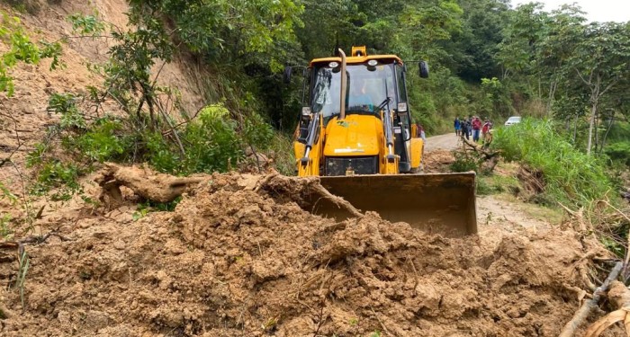 Prefeitura intensifica recuperação de estradas após fortes chuvas