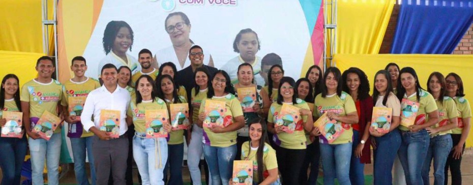 Profissionais da Educação participam de formação sobre livro Cidade da Gente