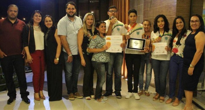 Alunos das Escolas Pequeno Príncipe e Monsenhor Clóvis recebem medalhas por destaque na Olimpíada Brasileira de Física