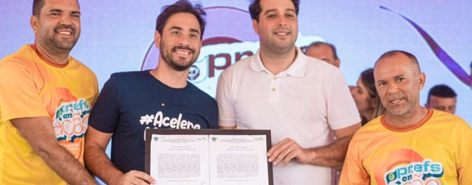 Prefeito assina ordem de serviço para reforma do Mercado Público